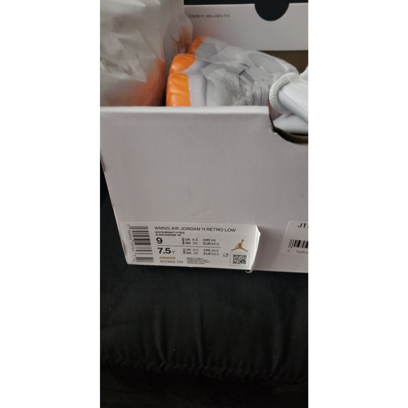 Women's Air Jordan 11 Retro Low's - Picture 5 of 5